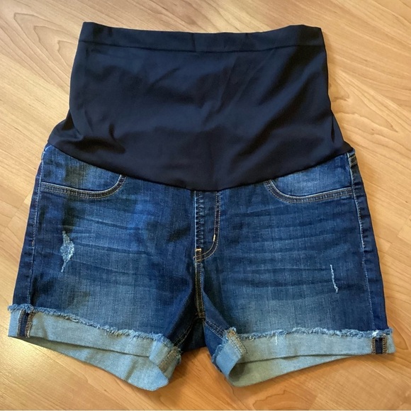 Just Black Denim Slightly Distressed Stretchy Jean Shorts, Size 28
